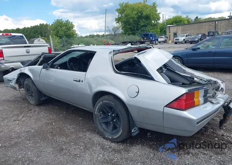 1985 Chevrolet Camaro z USA, uszkodzony, nr VIN 1G1FP87S4FN146000